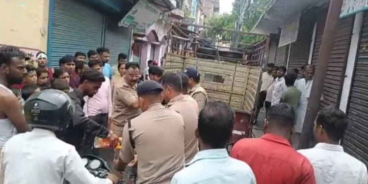 बोरे में लपेटा हुआ मिला युवक का शव, मचा हड़कंप