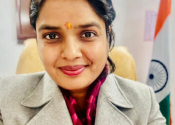 हम जो रंग पहनते हैं, वही जिंदगी जीते हैं : फैशन, आस्था और आत्मचिकित्सा की एक यात्रा