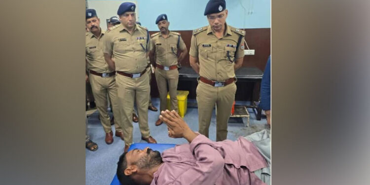 फरार चल रहा हत्यारोपी पुलिस मुठभेड़ में घायल