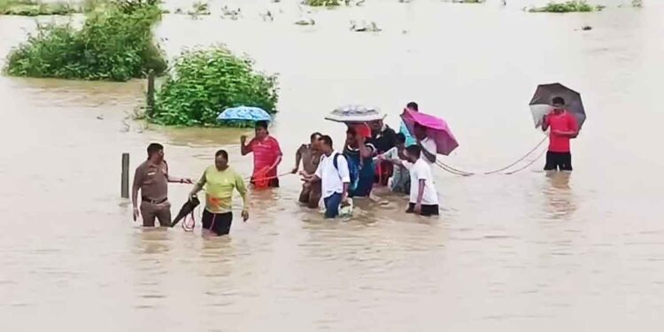 तेज बारिश  से देहरादून में बने बाढ़ जैसे हालात