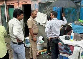 घर में गैस सिलेंडर के फटने से पांच लोग झुलसे