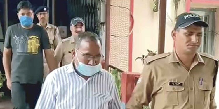 करोड़ों के गबन में दो सलाखों के पीछे