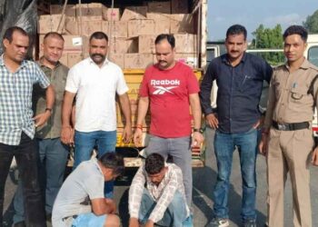 233 पेटी अवैध अंग्रेजी शराब के साथ तीन तस्कर गिरफ्तार