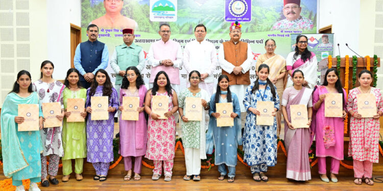 मुख्यमंत्री ने 187 विभिन्न पदों पर चयनित अभ्यर्थियों / आश्रितों को नियुक्ति पत्र वितरित किए