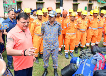 उत्तरकाशी आपदा में सीएम धामी ग्राउंड जीरो पर, बचाव व राहत कार्य की संभाली कमान