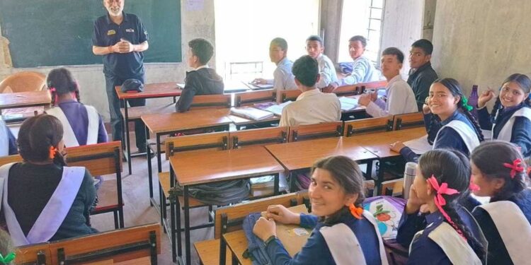 नई शिक्षा नीति 2020 के माध्यम से समाज का डी-स्कूलिंग