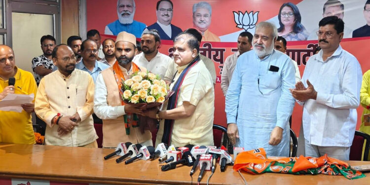 दीपक बिजल्वाण ने थामा भाजपा का दामन