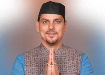 कांग्रेस प्रत्याशी के पति पर गैर-जमानती वारंट, होटल पर छापेमारी