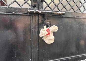 बिना नियम-कानून के कर डाली तालेबंदी