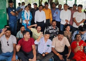 पीआरडी जवानों ने अपनी मांगों को लेकर दिया धरना