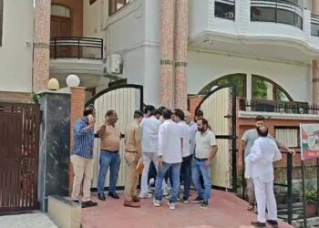 दिनदहाड़े होटल कारोबारी की बेटी को बंधक बनाकर डकैती