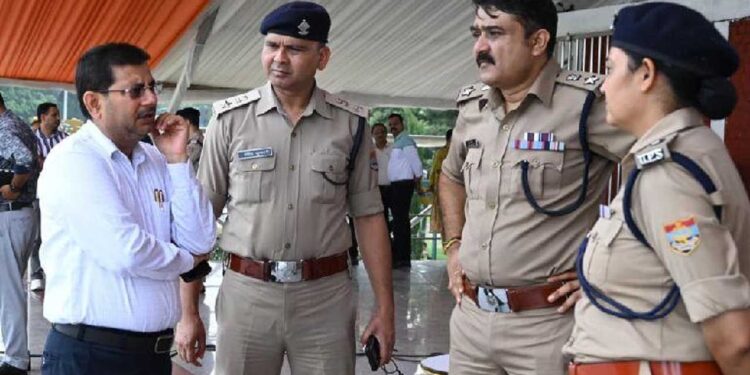 स्वतंत्रता दिवस परेड की फुल ड्रेस रिहर्सल का एसएसपी ने किया निरीक्षण