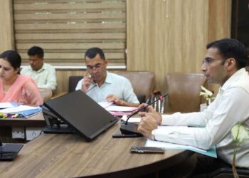 लंबित आपराधिक वादों के त्वरित निस्तारण को लेकर डीएम ने की समीक्षा बैठक