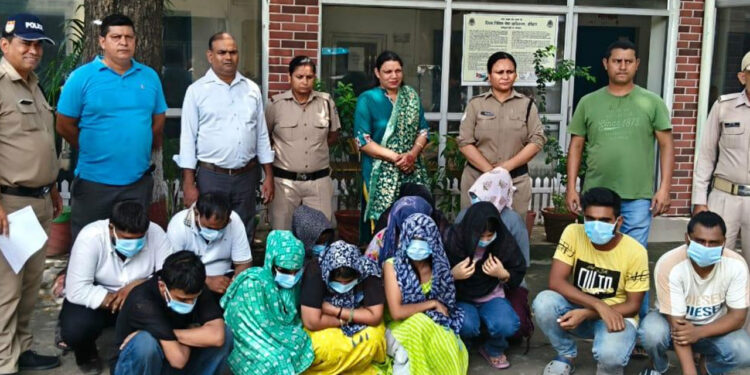 सैक्स रैकेट का भंडाफोड़, 8 महिलाएँ व 5 पुरुष गिरफ्तार