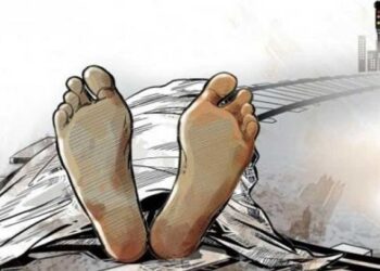 अपनी प्रेमिका के संग चलती ट्रेन के आगे कूदा तीन बच्चों का पिता, मौत