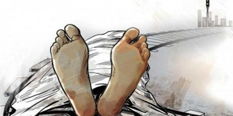अपनी प्रेमिका के संग चलती ट्रेन के आगे कूदा तीन बच्चों का पिता, मौत