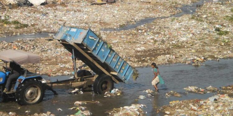 ठोस कचरा प्रबंधन : निपटान से आगे एक दृष्टिकोण