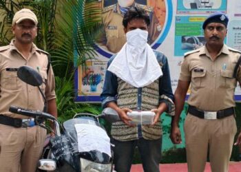 स्नैचिंग की घटना को अंजाम देने वाला अभियुक्त गिरफ्तार