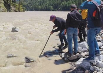 खीर गंगा व भागीरथी का जलस्तर बढ़ा, लोग सहमे