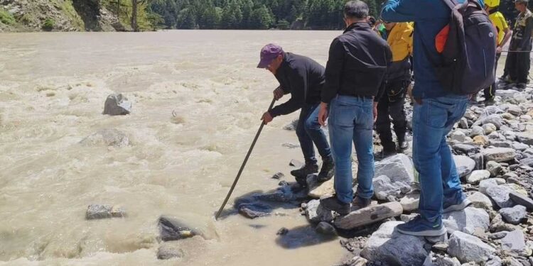 खीर गंगा व भागीरथी का जलस्तर बढ़ा, लोग सहमे