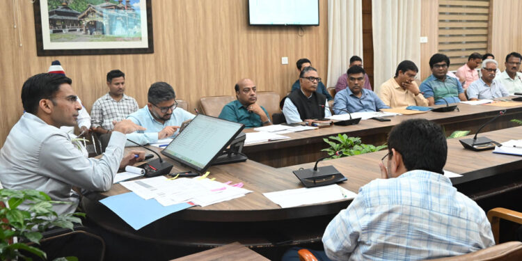 डीएम ने की आपदा से हुई क्षति एवं पुनर्स्थापना कार्यों की गहन समीक्षा