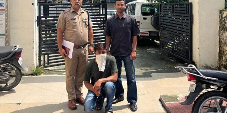 फर्जी कस्टमर केयर नंबर से 14 लाख की ठगी करने का आरोपी गिरफ्तार