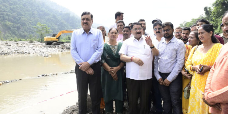 गढ़वाल कमिश्नर ने लिया आपदाग्रस्त क्षेत्रों का जायजा