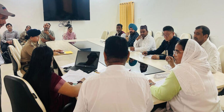 अल्पसंख्यक आयोग की बैठक, मुख्य शिक्षा अधिकारी को नोटिस