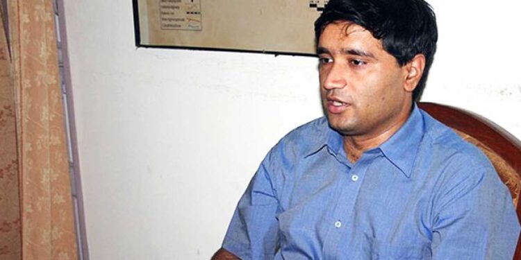 चतुर्वेदी ने कैबिनेट सचिव पर लगाया ‘झूठे हलफनामे’ का आरोप चतुर्वेदी ने कैबिनेट सचिव पर लगाया ‘झूठे हलफनामे’ का आरोप