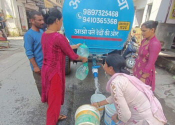 पानी की किल्लत से लोग परेशान, कई इलाकों में पानी की बूंद-बूंद के लिए तरसे लोग