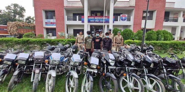 तीन वाहन चोर गिरोह के बदमाश गिरफ्तार