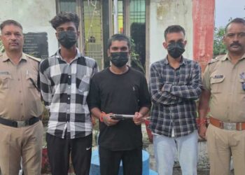 सोशल मीडिया पर वायरल वीडियो ने 3 युवको को पहुंचाया पुलिस हिरासत में