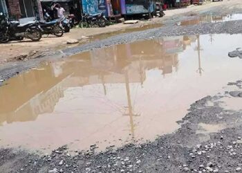 खस्ताहाल भारतीय सड़कें और अवैध निर्माण – अर्थव्यवस्था को पहुँच रहा भारी नुकसान