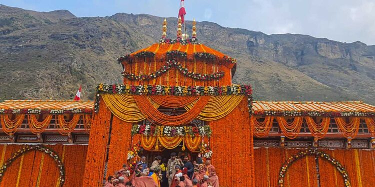 बद्रीनाथ में भी श्रद्धालुओं की संख्या का बना रिकॉर्ड