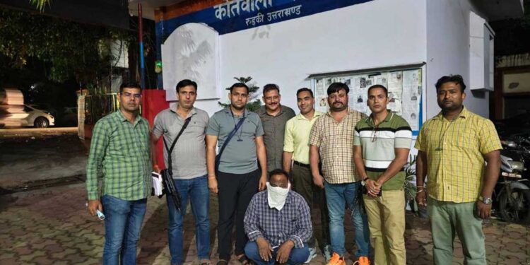 17 साल पहले जेल से फरार इनामी बदमाश चढ़ा एसटीएफ के हत्थे