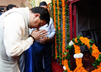 मुख्यमंत्री ने राज्य आंदोलनकारियों को श्रद्धांजलि अर्पित की