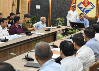 मानकों का उल्लंघन करने वालों पर होगी एफआईआर : डीएम