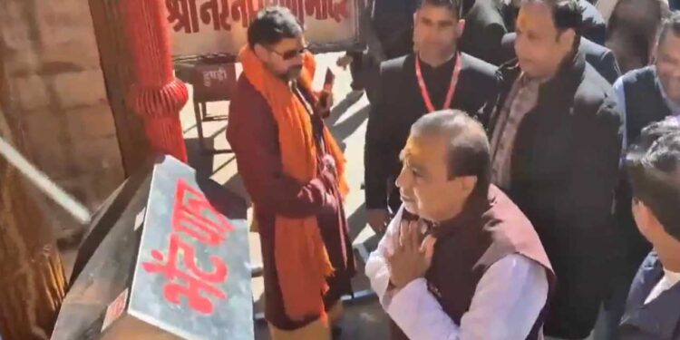 उद्योगपति मुकेश अंबानी ने किए बदरी विशाल के दर्शन