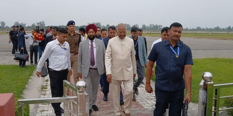 कैंची धाम के दर्शन के लिए उत्तराखंड पहुंचे पूर्व राष्ट्रपति रामनाथ कोविंद