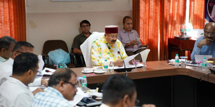 विकास कार्यों में वन भूमि की बाधाओं को दूर करें : महाराज