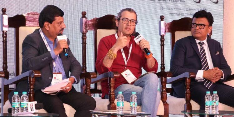 सरकार व यूपीईएस ने आयोजित किया ‘शिक्षा संवाद’