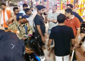 पटाखे चलाने को लेकर दो पक्षों में जमकर मारपीट