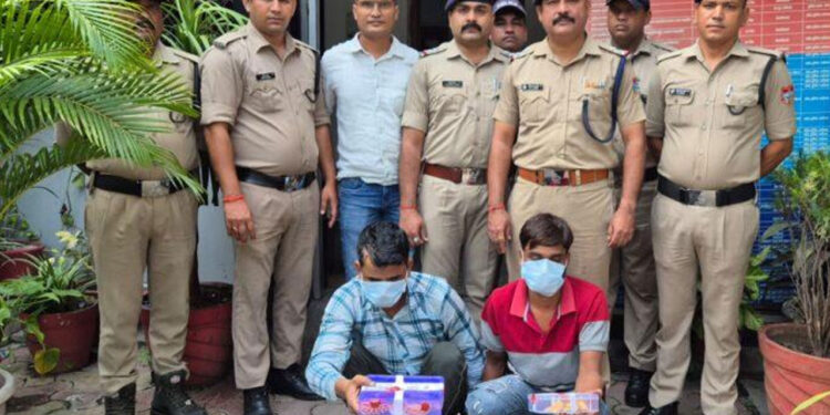सोने के जेवरात सहित दो चोर गिरफ्तार