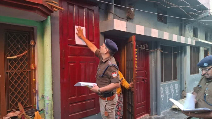 भाजपा पूर्व मंडल अध्यक्ष समेत 3 लोगों को सरेंडर करने के आदेश, घरों पर नोटिस चस्पा