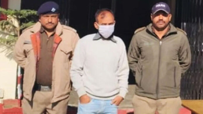 लाखों ठगी करने का आरोपी प्राइमरी शिक्षक गिरफ्तार