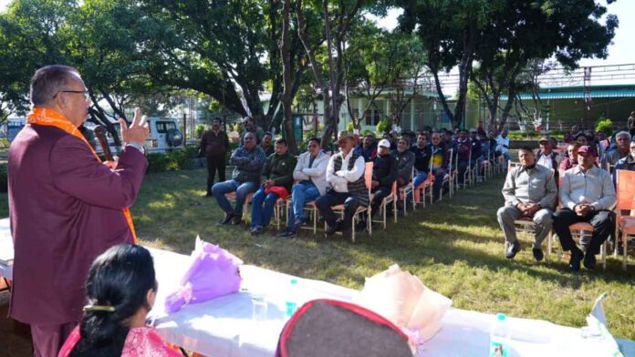 कृषि मंत्री गणेश जोशी ने किसानों से किया संवाद, समस्याओं का लिया फीडबैक