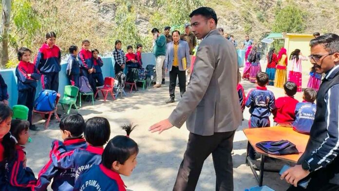 अर्थिक रूप से कमजोर 300 बच्चों को मुफ्त सहायता प्रदान कर रहे एनजीओ को आर्थिक मदद