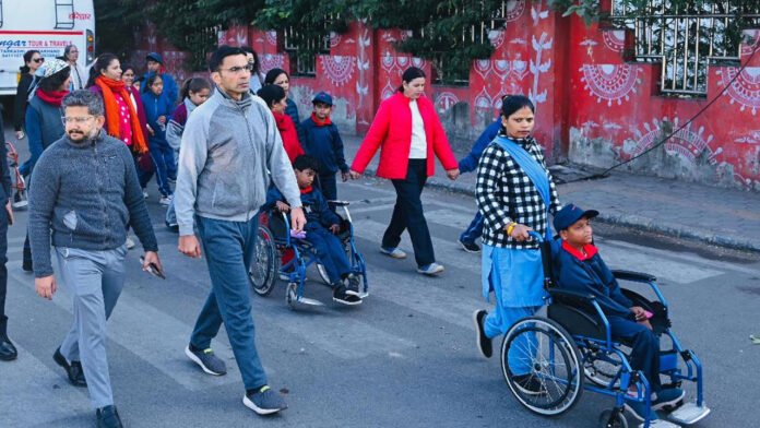 वॉक फॉर डिस्एबिलिटी सप्ताह का डीएम सवीन बंसल ने किया शुभारंभ