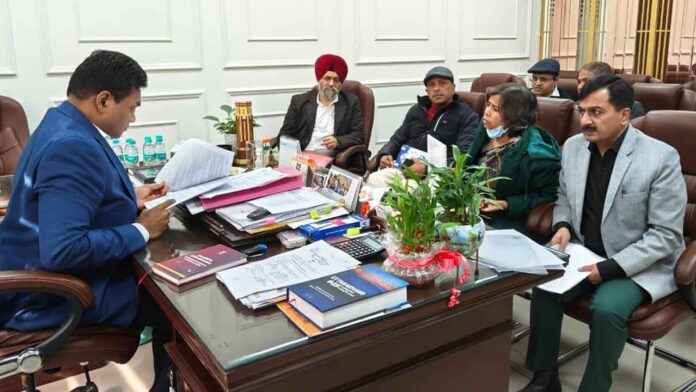 दून मेडिकल कॉलेज में सफाई कर्मचारियों की हड़ताल समाप्त, सफाई व्यवस्था बहाल