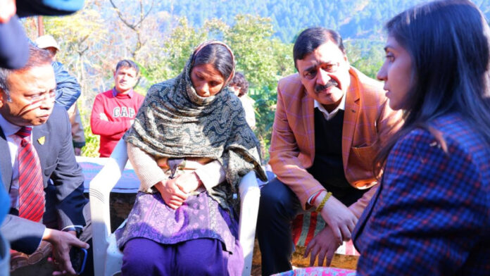 प्रमुख सचिव ने आदमखोर गुलदार व भालू से निजात का दिलाया भरोसा